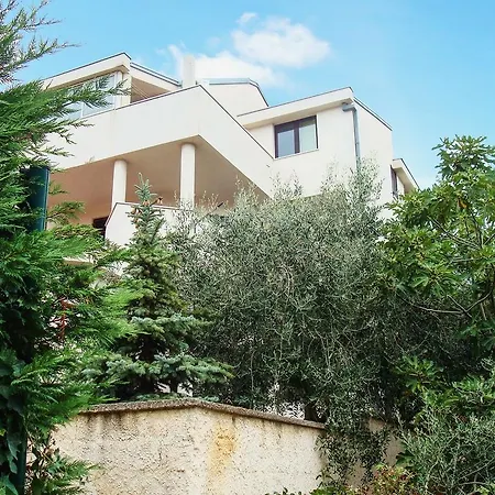 Two-bedroom In Pula/istrien 17434 Appartamento