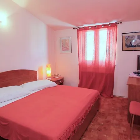 Two-bedroom In Pula/istrien 17434 Appartamento *