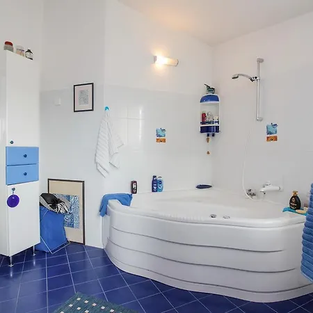 Two-bedroom In Pula/istrien 17434 Vintijan